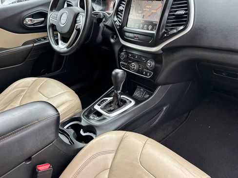 Used 2015 Jeep Cherokee Limited image 17