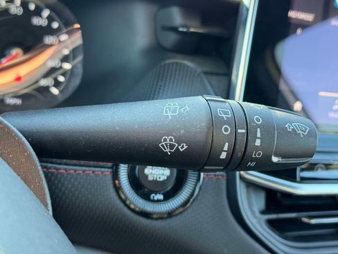 Used 2024 Jeep Compass Trailhawk image 23