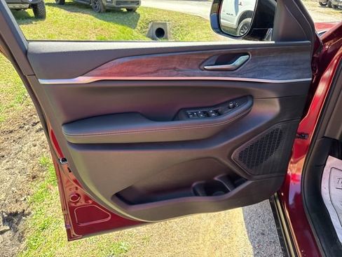 New 2026 Jeep Grand Cherokee Altitude AWD/4WD image 16