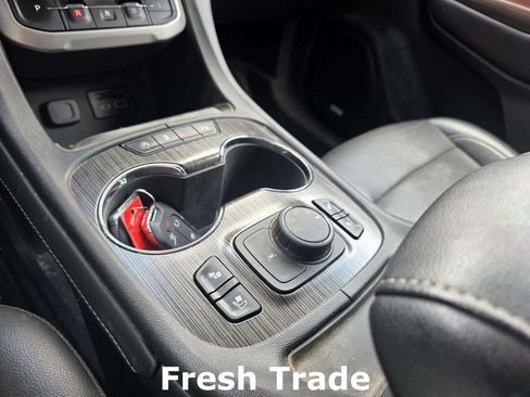 Used 2023 GMC Acadia SLT w/ Technology Package AWD/4WD image 19