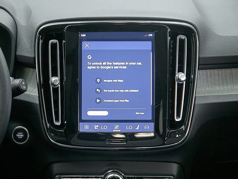 Certified 2024 Volvo XC40 B5 Ultimate w/ Climate Package AWD/4WD image 25