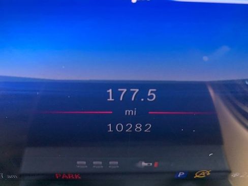 Used 2025 Mercedes-Benz GLC 300 4MATIC image 25