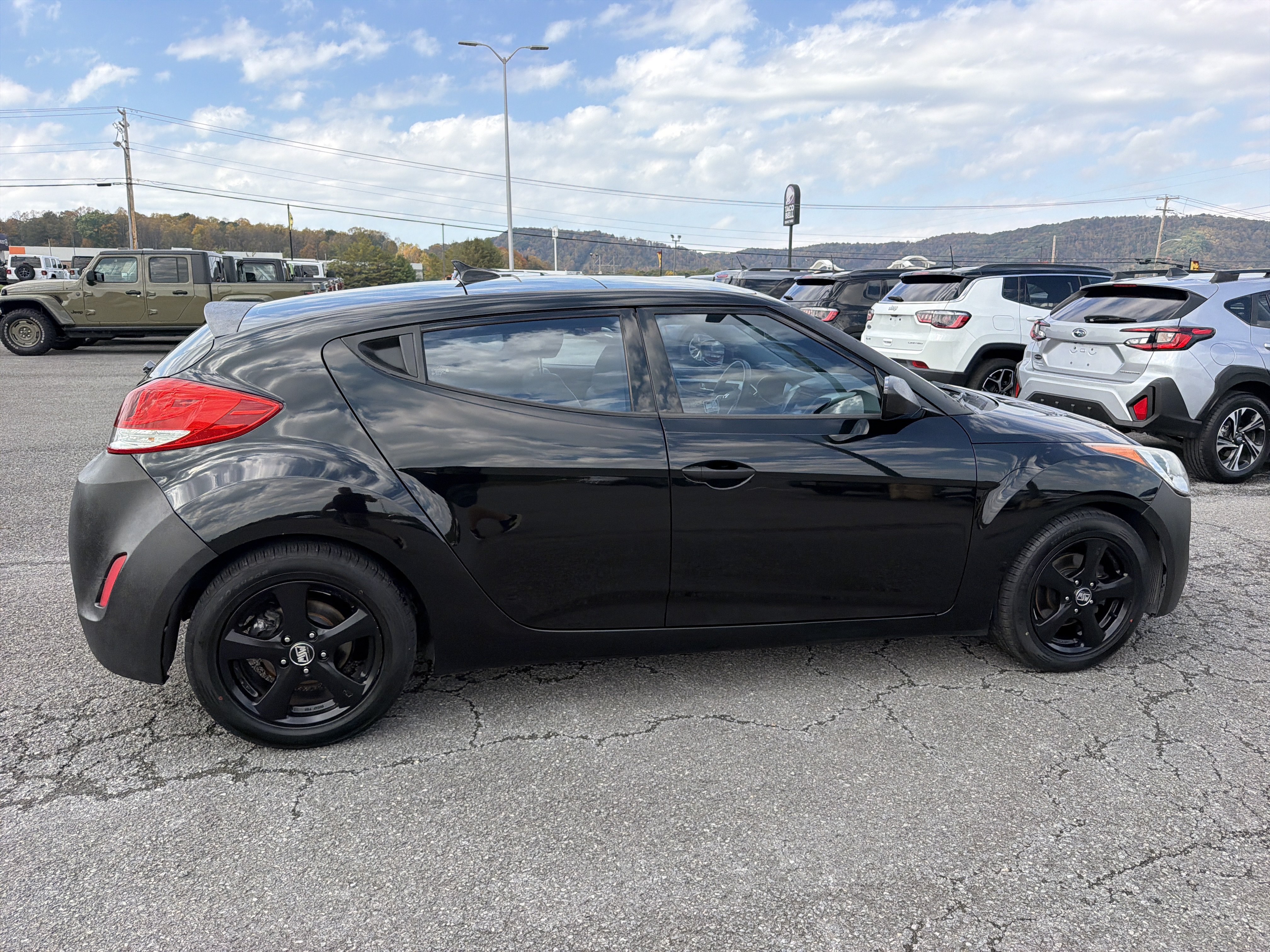 Used 2013 Hyundai Veloster w/ Style Pkg FWD image 3