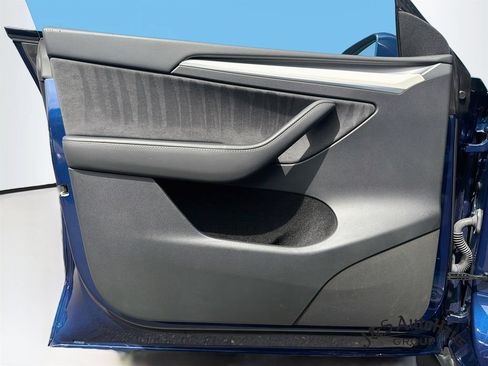 Used 2023 Tesla Model Y Long Range AWD/4WD image 23
