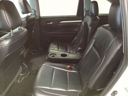 Used 2019 Toyota Highlander XLE image 11