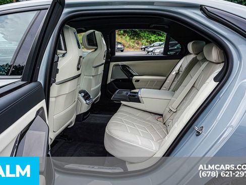 Used 2024 BMW 760i xDrive w/ Premium Package image 21