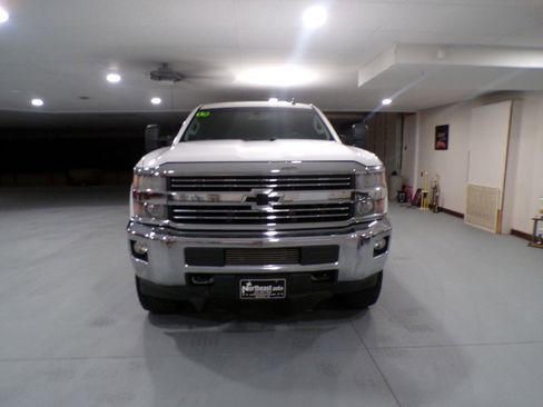 Used 2015 Chevrolet Silverado 2500 LT w/ Z71 Package, Off-Road image 3