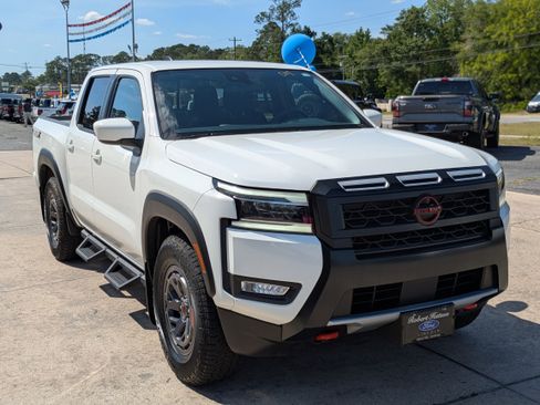Used 2025 Nissan Frontier Pro-X w/ Tow Package RWD image 4