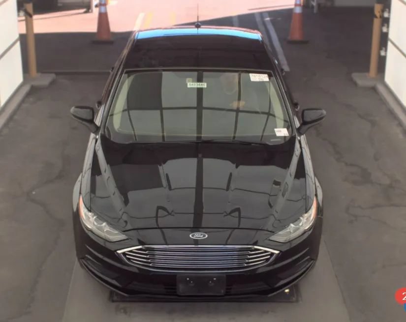 Used 2018 Ford Fusion SE w/ Fusion SE Technology Package FWD image 3