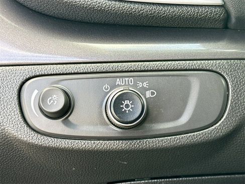 Used 2021 Buick Encore Preferred image 11