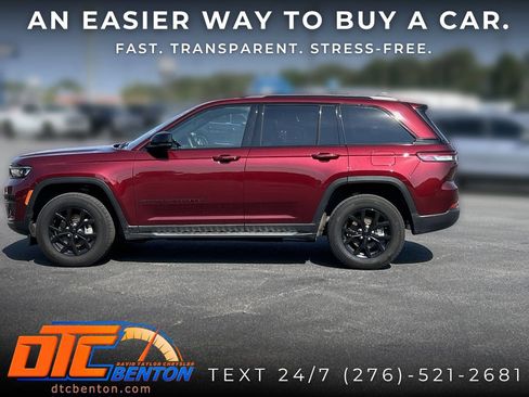Used 2025 Jeep Grand Cherokee Altitude AWD/4WD image 6