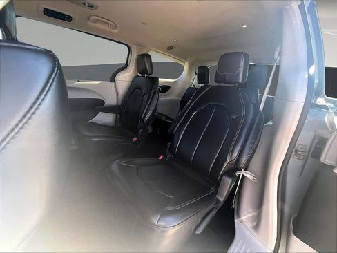 Used 2024 Chrysler Pacifica Touring-L FWD image 24