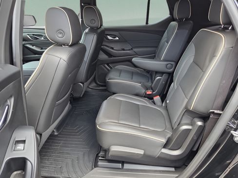 Certified 2023 Chevrolet Traverse Premier w/ Redline Edition FWD image 10