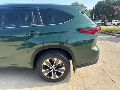 Used 2023 Toyota Highlander XLE FWD image 7