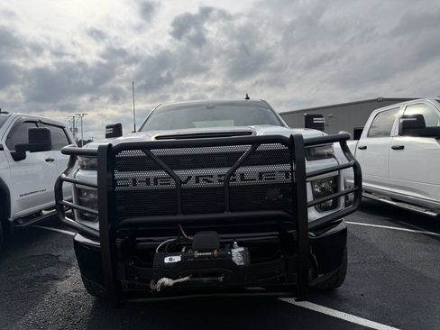 Used 2022 Chevrolet Silverado 2500 Custom w/ Custom Value Package image 2