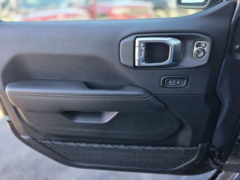 Used 2025 Jeep Wrangler Unlimited Sahara AWD/4WD image 34