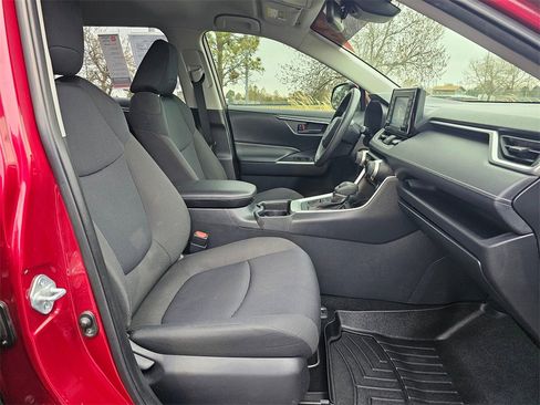 Used 2020 Toyota RAV4 LE image 10