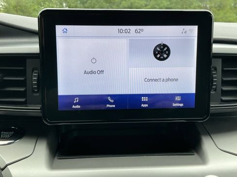 Used 2022 Ford Explorer XLT image 4