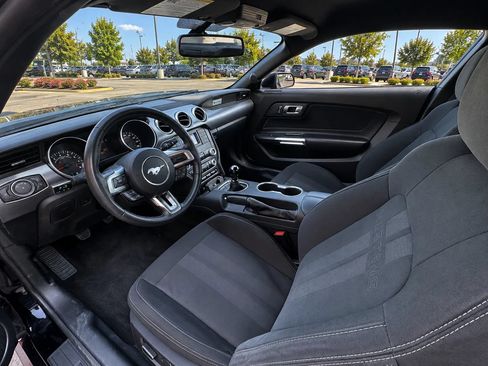 Used 2019 Ford Mustang GT RWD image 17