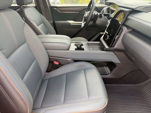 Used 2025 GMC Acadia AT4 w/ LPO, Floor Liner Package AWD/4WD image 9