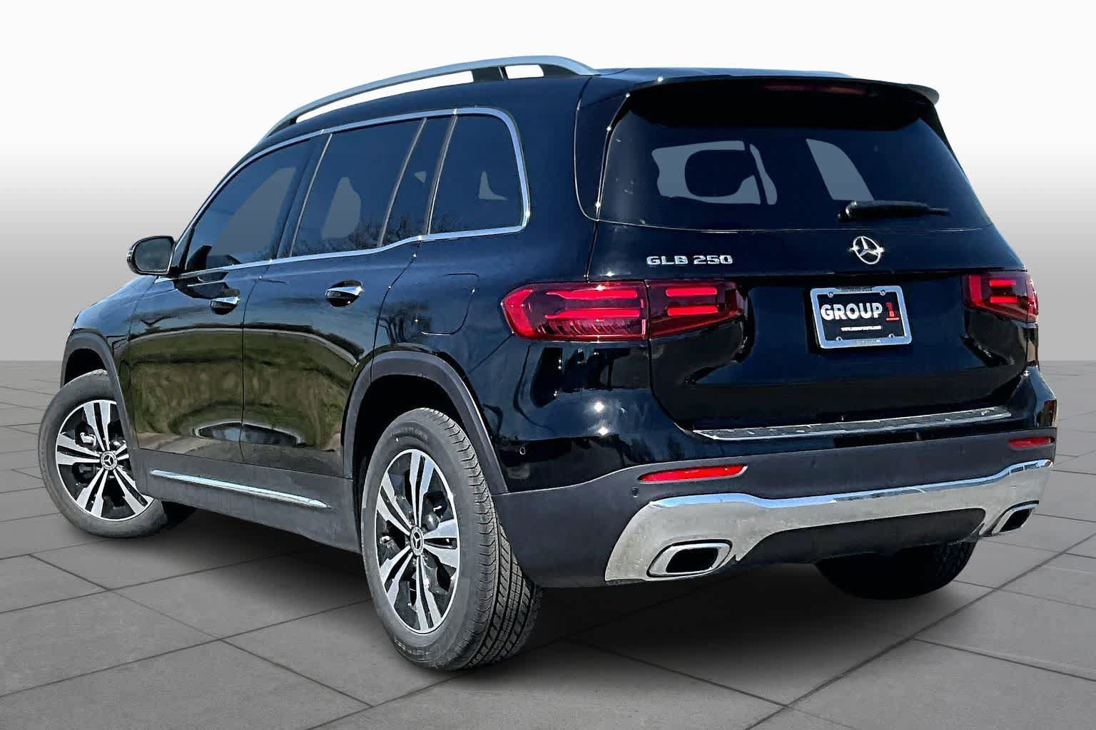 Used 2026 Mercedes-Benz GLB 250 image 4