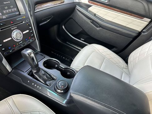 Used 2016 Ford Explorer Platinum AWD/4WD image 28