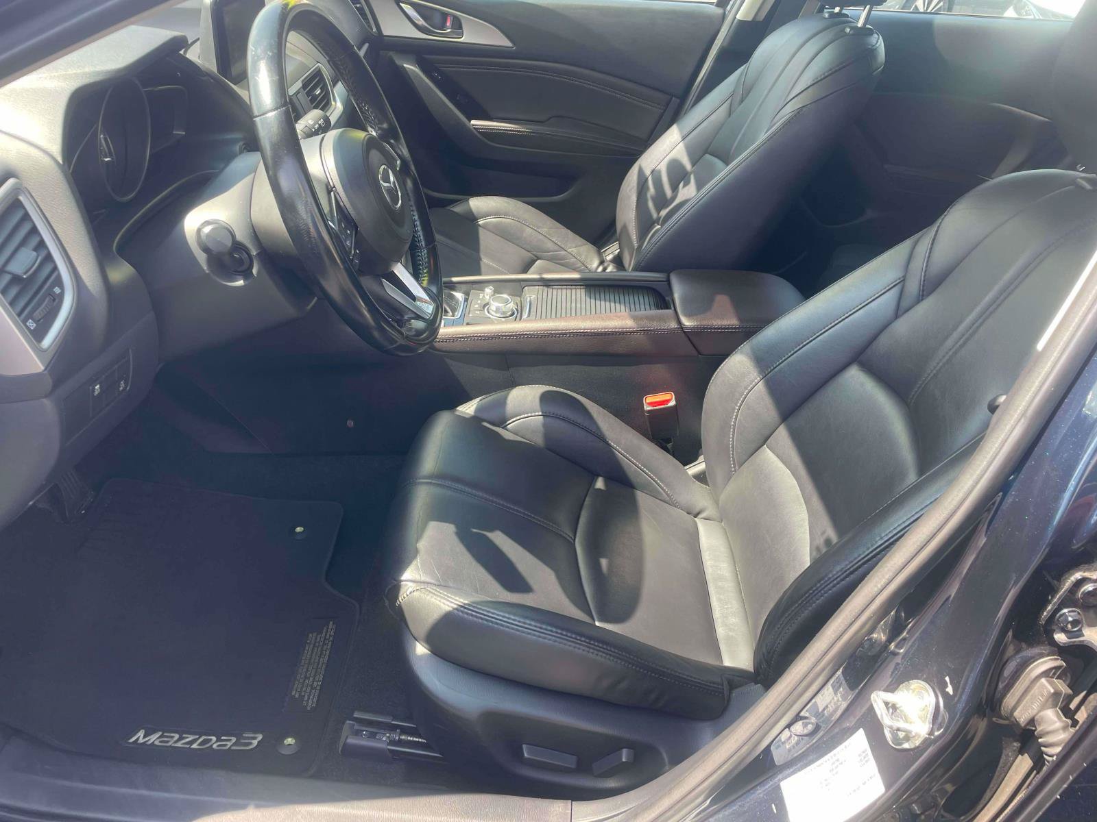 Used 2018 MAZDA MAZDA3 Touring FWD image 13