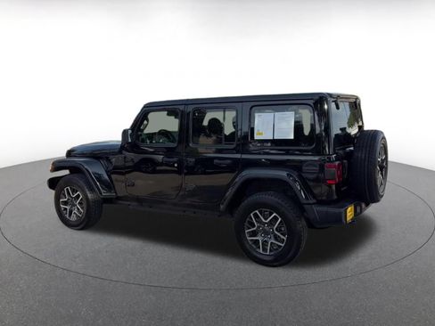 Used 2025 Jeep Wrangler Unlimited Sahara AWD/4WD image 10