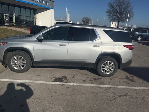 Used 2020 Chevrolet Traverse LT image 3