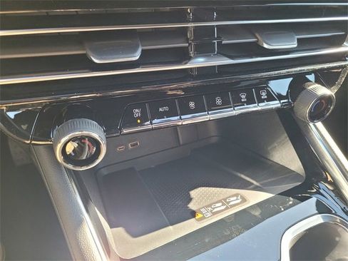 New 2026 Chevrolet Traverse LT w/ Sun and Wheel Package image 10