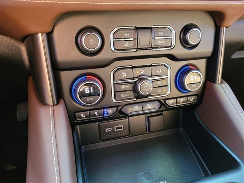 Certified 2024 Chevrolet Suburban High Country image 31