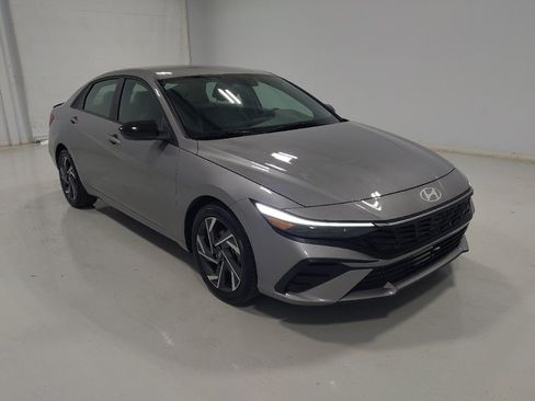 Used 2025 Hyundai Elantra Sport FWD image 13