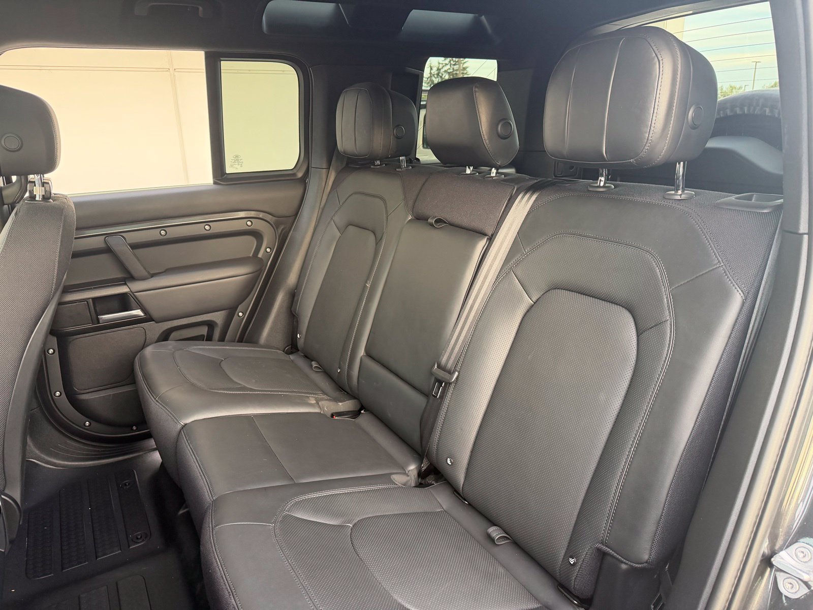 Used 2025 Land Rover Defender 110 V8 AWD/4WD image 16