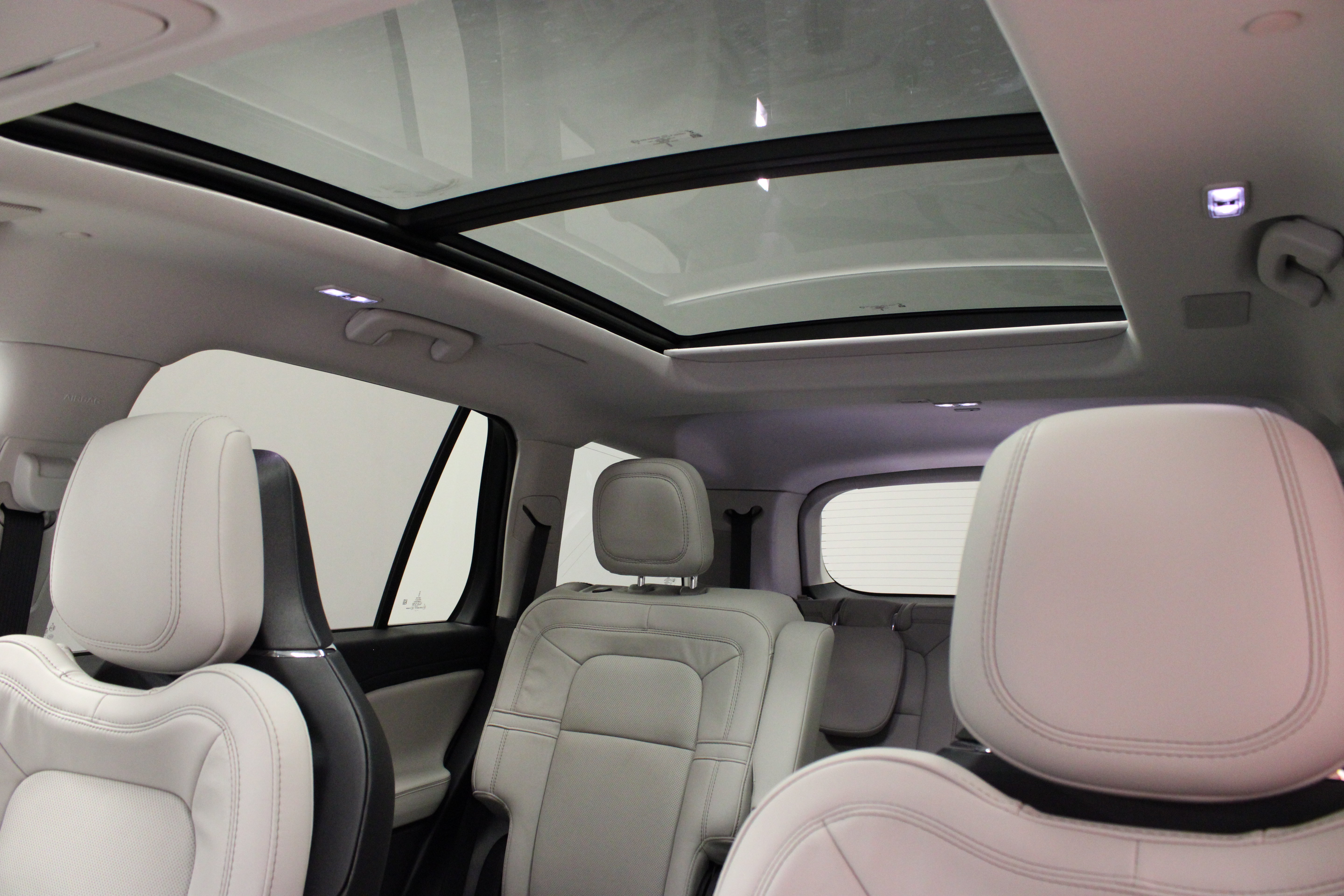 Used 2025 Lincoln Aviator Reserve w/ Luxury Package RWD image 10