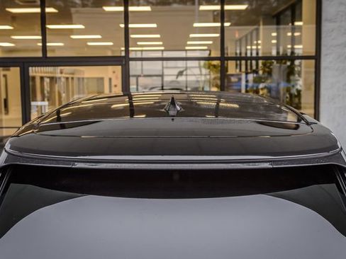 Used 2018 Land Rover Range Rover Long Wheelbase Autobiography image 10