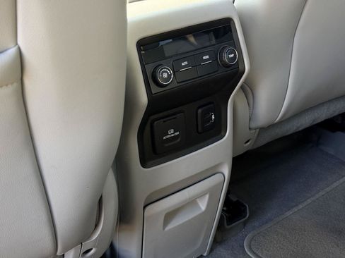 Used 2018 GMC Acadia SLT FWD image 26