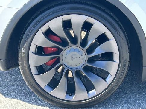 Used 2022 Tesla Model Y Performance image 7