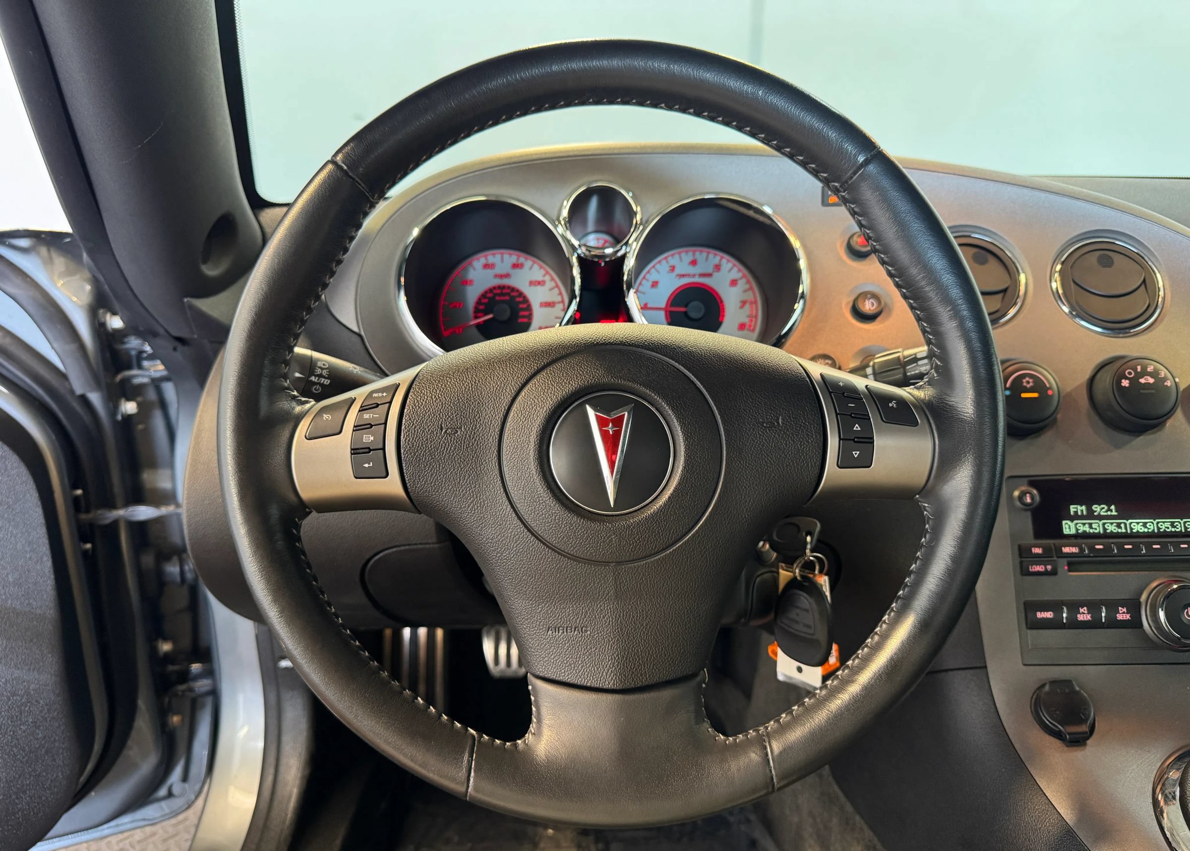 Used 2007 Pontiac Solstice Convertible w/ Premium Package RWD image 11