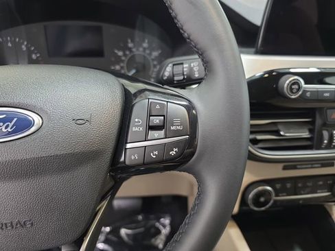 Used 2022 Ford Escape SE w/ Cold Weather Package image 18