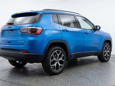 Used 2025 Jeep Compass Limited AWD/4WD image 9