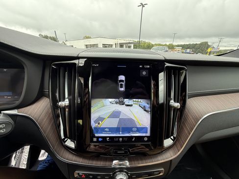 Used 2022 Volvo XC60 B5 Inscription w/ Advanced Package image 30