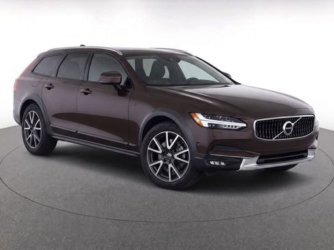 Used 2017 Volvo V90 T6 Cross Country AWD/4WD image 2
