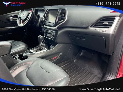Used 2015 Jeep Cherokee Trailhawk w/ Leather Interior Group AWD/4WD image 4