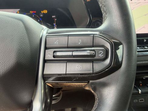 Used 2023 Chevrolet Colorado LT w/ LT Convenience Package AWD/4WD image 8