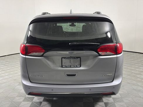 Used 2017 Chrysler Pacifica Limited FWD image 6