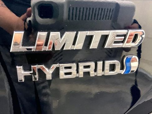 Used 2018 Toyota RAV4 Limited AWD/4WD image 8