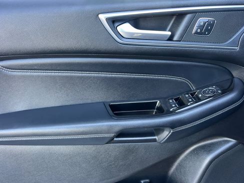 Used 2018 Ford Edge Titanium FWD image 12