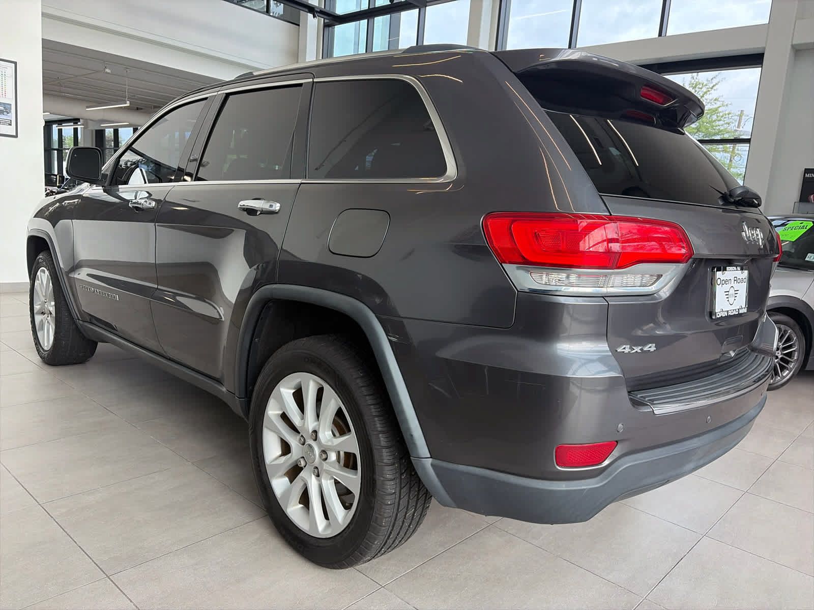 Used 2017 Jeep Grand Cherokee Limited AWD/4WD image 10