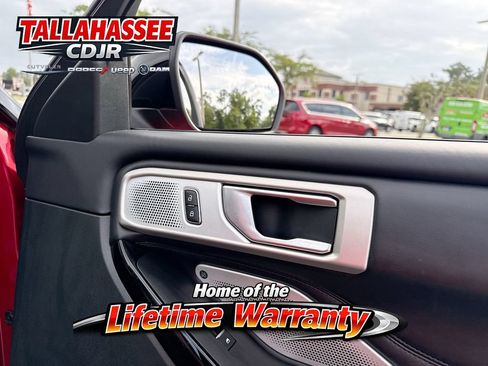 Used 2023 Ford Explorer Platinum w/ Technology Package AWD/4WD image 32