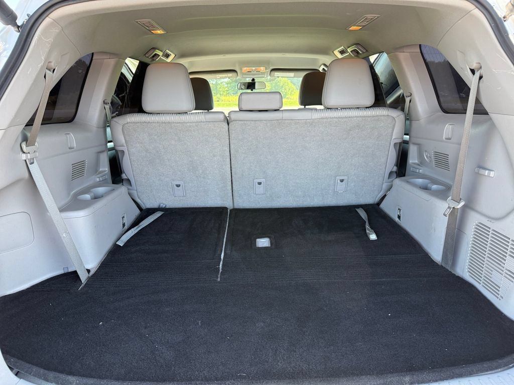 Used 2015 Toyota Highlander Plus FWD image 16